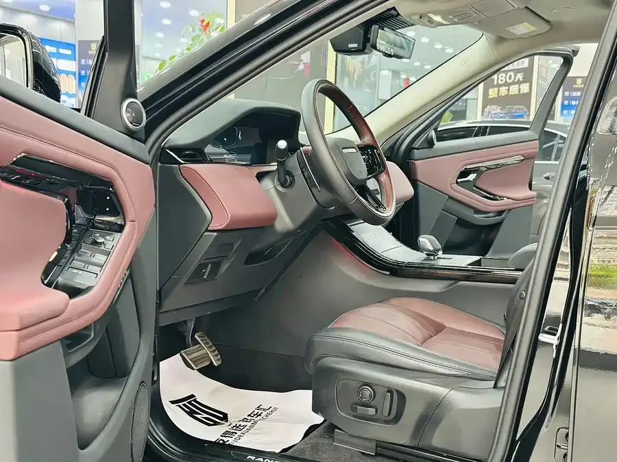 Land Rover Range Rover Aurora 2024 Range Rover Evoque L SE Yuguang Honor Edition 2024 — миниатюра 2