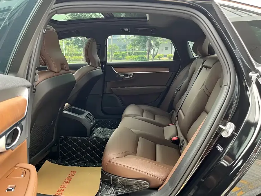 Volvo S90 2024 B5 Luxury Edition 2024 — миниатюра 3