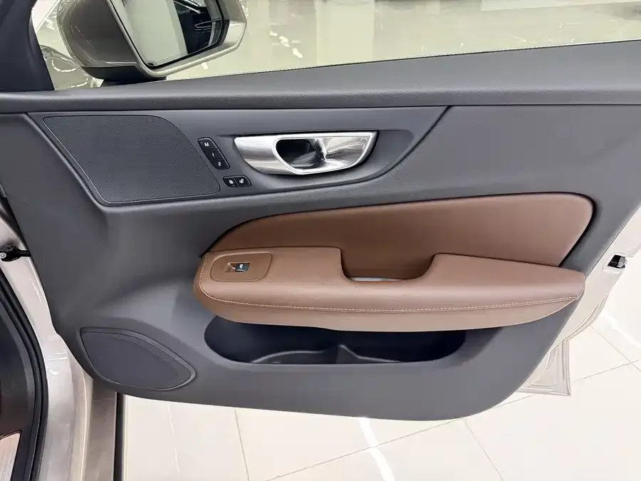 Volvo S60 2023 B4 Zhiyuan Luxury Edition 2023 — миниатюра 2