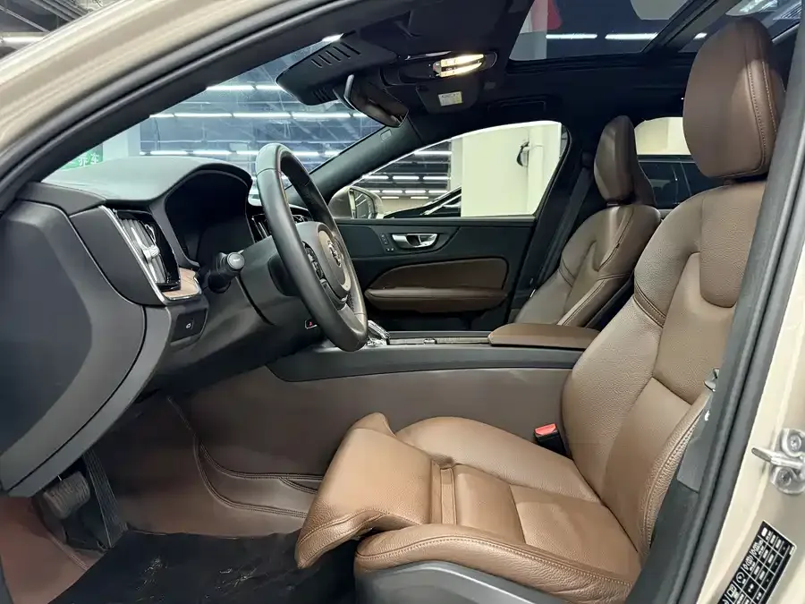 Volvo S60 2023 B4 Zhiyuan Luxury Edition 2023 — миниатюра 4