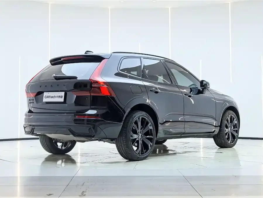 Volvo XC60 2026 B5 4WD Zhiyuan Polar Night Black Edition 2025 — миниатюра 2