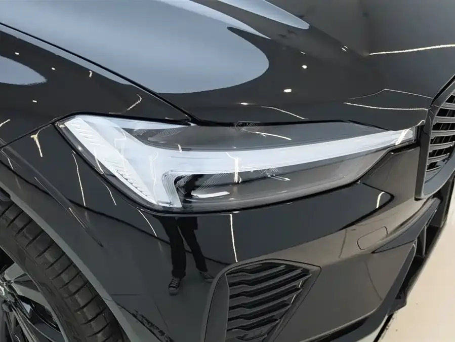 Volvo XC60 2026 B5 4WD Zhiyuan Polar Night Black Edition 2025 — миниатюра 3