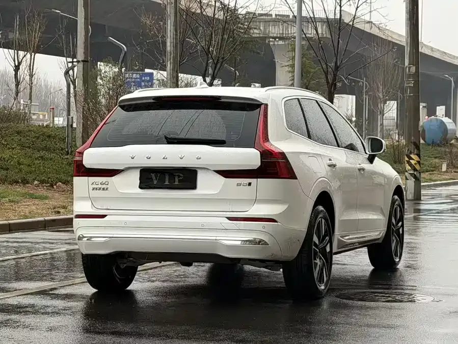 Volvo XC60 2026 B5 4WD Zhiyuan Luxury Edition 2025 — миниатюра 4