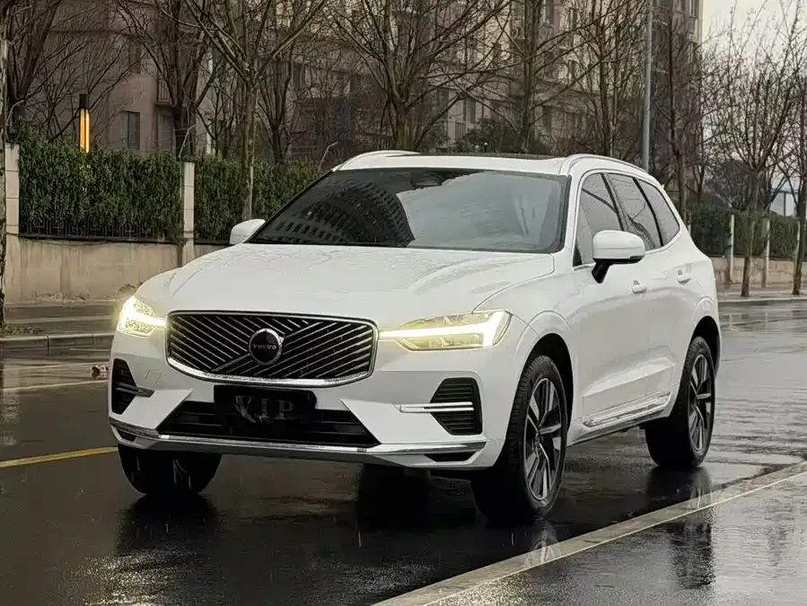 Volvo XC60 2025