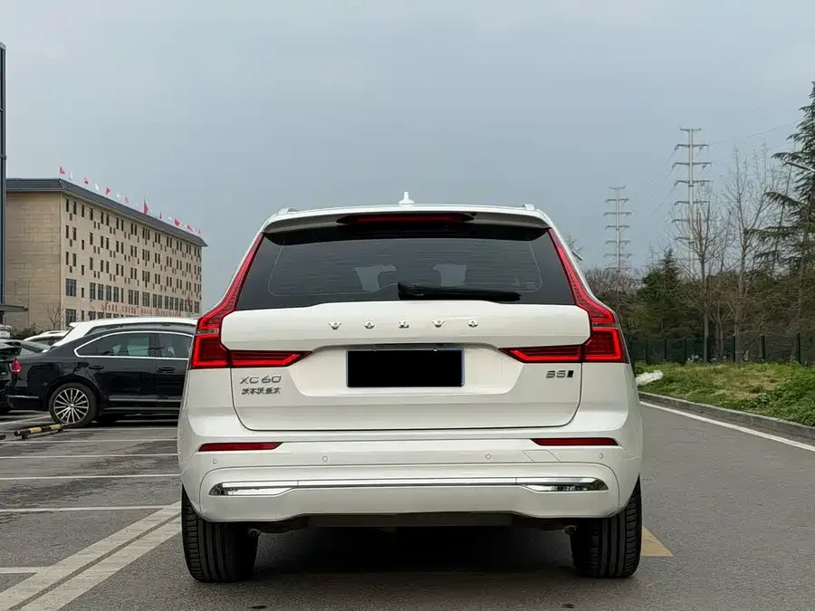 Volvo XC60 2023 B5 4WD Zhiyi Luxury Edition 2022 — миниатюра 2