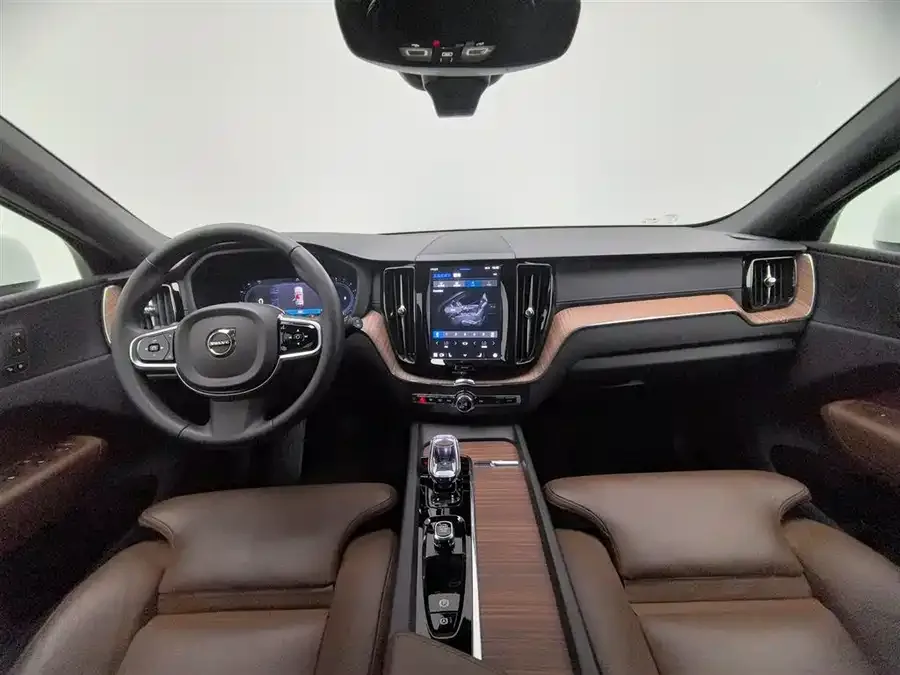 Volvo XC60 2025 B5 4WD Zhiyuan Luxury Edition 2025 — миниатюра 2