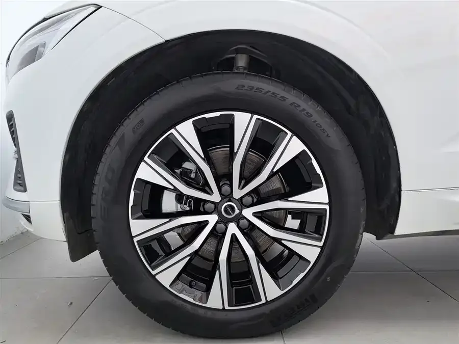 Volvo XC60 2025 B5 4WD Zhiyuan Luxury Edition 2025 — миниатюра 5