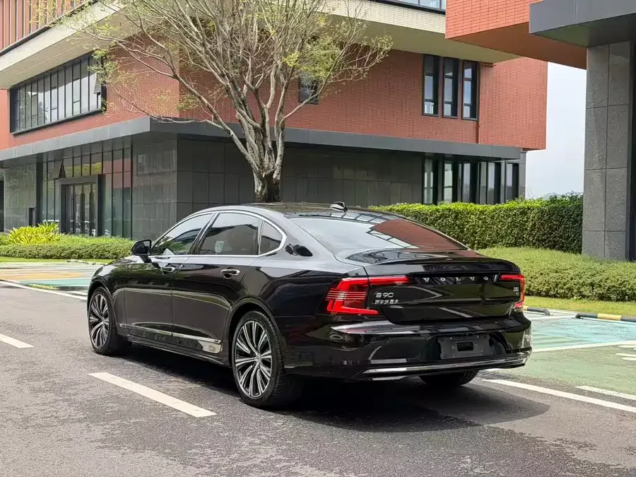 Volvo S90 2022 B5 Zhiyi Luxury Edition 2022 — миниатюра 3
