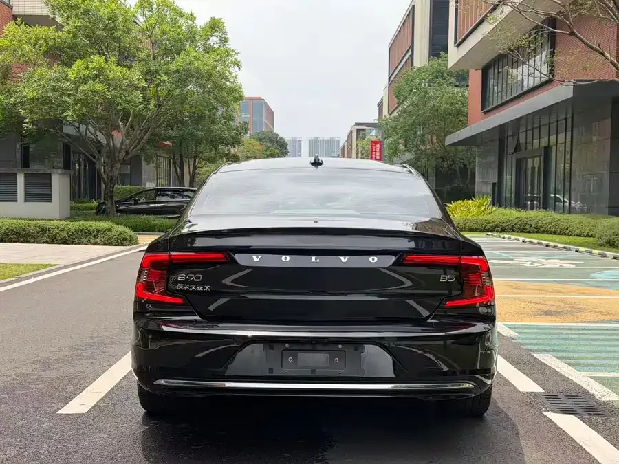 Volvo S90 2022 B5 Zhiyi Luxury Edition 2022 — миниатюра 5