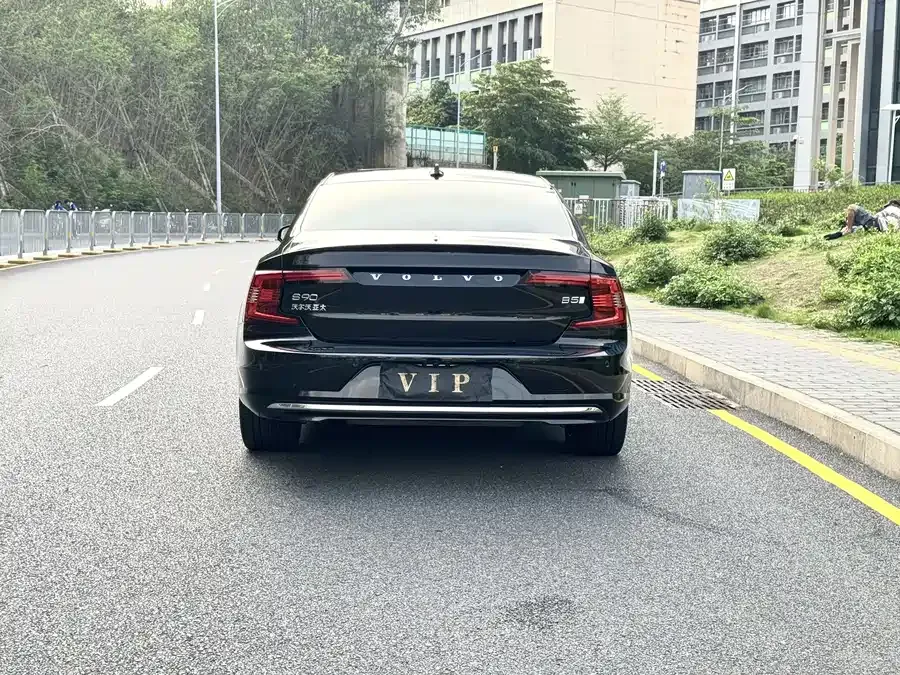 Volvo S90 2024 B5 Smart Luxury Edition 2024 — миниатюра 3