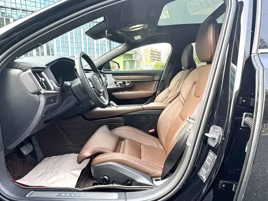 Volvo S90 2024 B5 Smart Luxury Edition 2024 — миниатюра 5