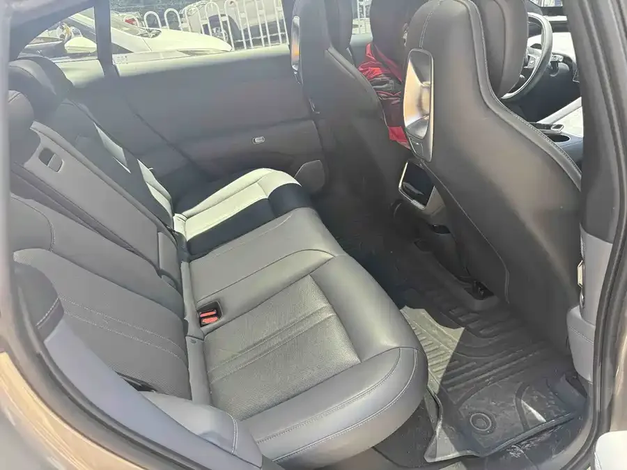 Xiaomi YU7 Xiaomi YU7 2025 Ultra-Long-Range Rear-Wheel Drive Edition 2025 — миниатюра 2