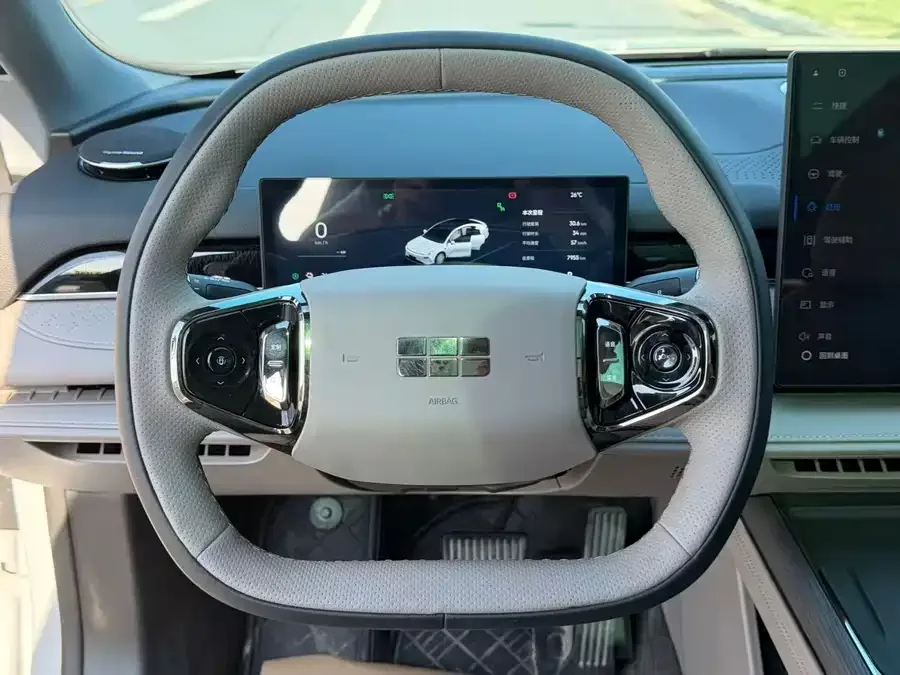 Geely Galaxy Star 8 Galaxy Star 8 2025 130km EM-i Premium Edition 2025 — миниатюра 3