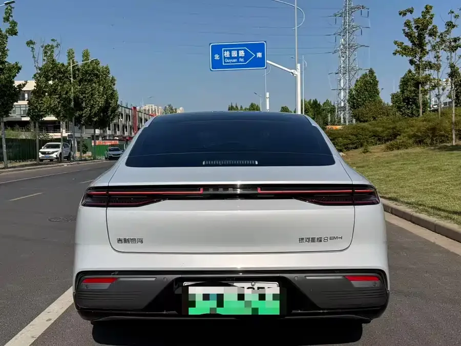Geely Galaxy Star 8 Galaxy Star 8 2025 130km EM-i Premium Edition 2025 — миниатюра 4