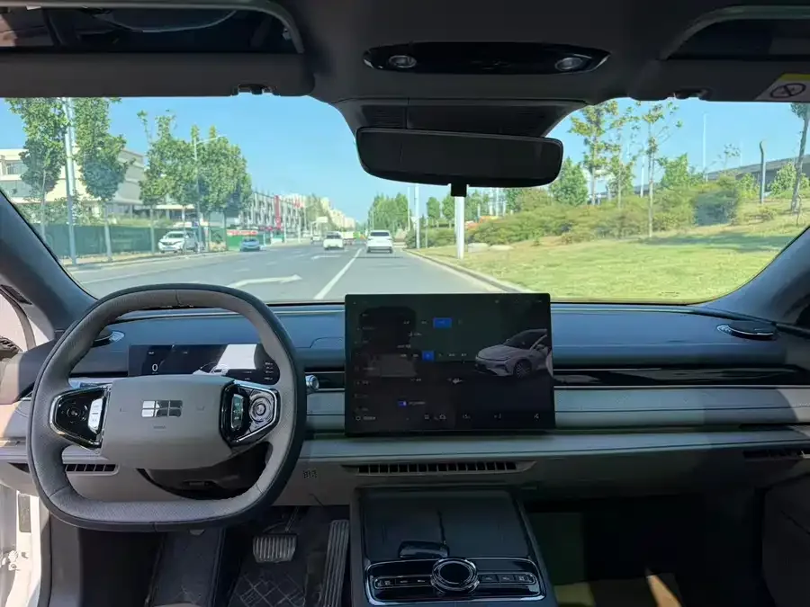 Geely Galaxy Star 8 Galaxy Star 8 2025 130km EM-i Premium Edition 2025 — миниатюра 5