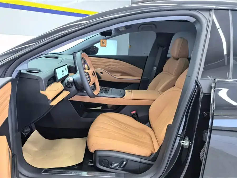Geely Galaxy Star 8 Galaxy Star 8 2025 130km EM-i Premium Edition 2025 — миниатюра 3