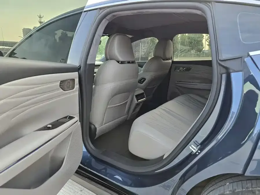 Geely Galaxy Star 8 Galaxy Star 8 2025 130km EM-i Premium Edition 2025 — миниатюра 2