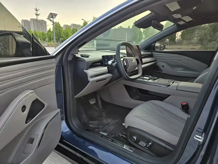 Geely Galaxy Star 8 Galaxy Star 8 2025 130km EM-i Premium Edition 2025 — миниатюра 4