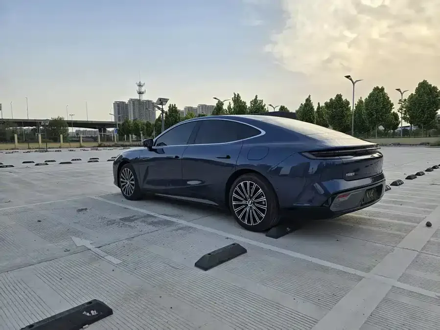 Geely Galaxy Star 8 Galaxy Star 8 2025 130km EM-i Premium Edition 2025 — миниатюра 5