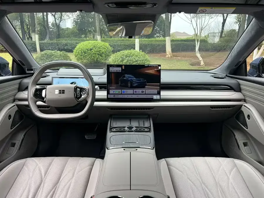 Geely Galaxy Star 8 Galaxy Star 8 2025 130km EM-P Starship Edition 2025 — миниатюра 2
