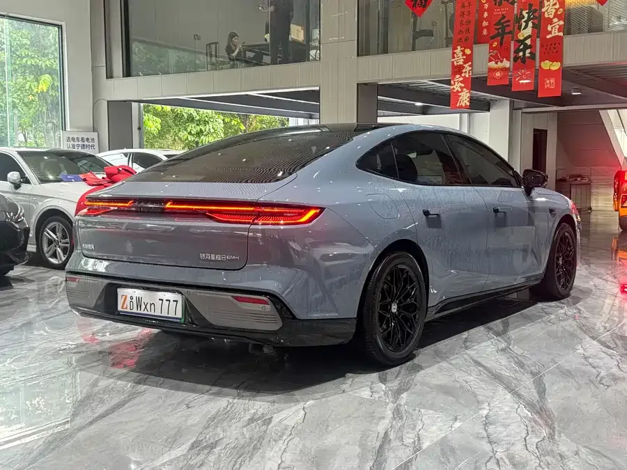 Geely Galaxy Star 8 Galaxy Star 8 2025 130km EM-i Premium Edition 2025 — миниатюра 3