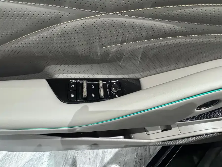 Geely Galaxy Star 8 Galaxy Star 8 2025 130km EM-i Premium Edition 2025 — миниатюра 4