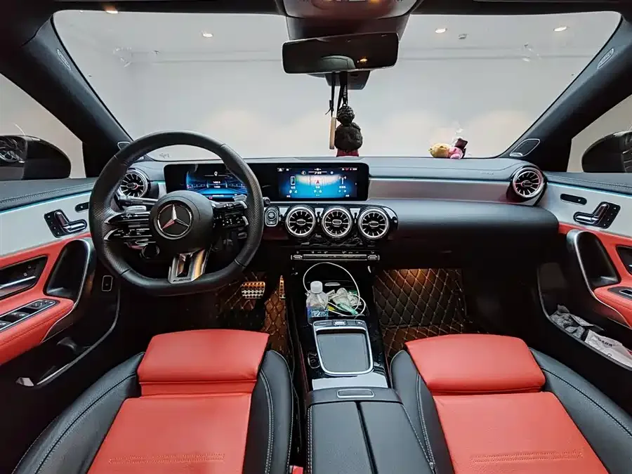 Mercedes-Benz CLA AMG Mercedes-Benz CLA AMG 2024 AMG CLA 35 4MATIC 2024 — миниатюра 3
