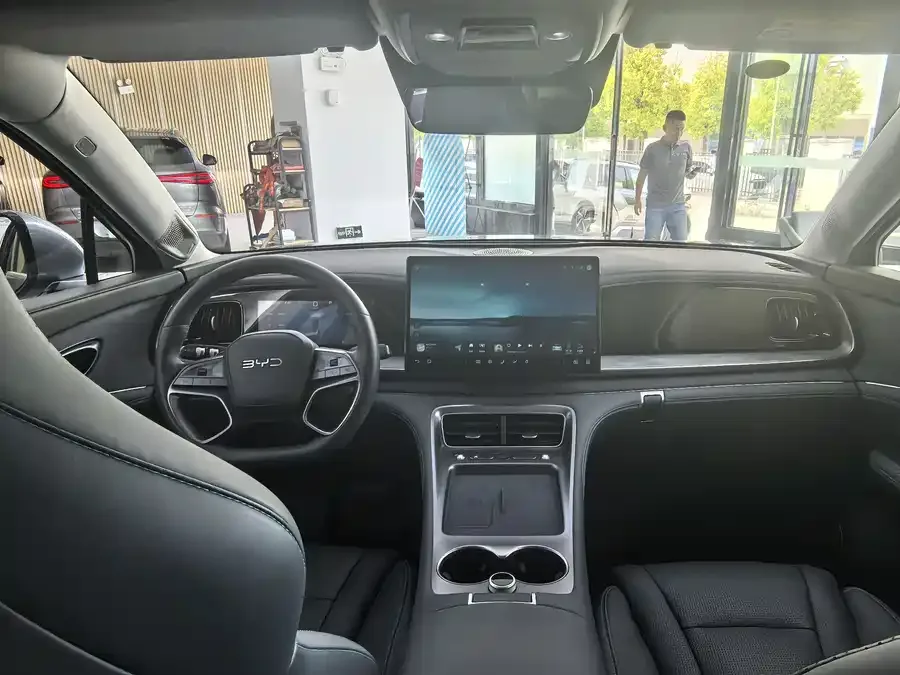BYD Sea Lion 07 DM-i Sea Lion 07 DM-i 2025 150 Pilot+ Edition 2025 — миниатюра 5