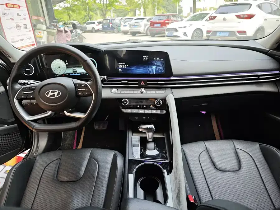 Hyundai Elantra Elantra 2023 1.5L CVT LUX Premium Edition 2024 — миниатюра 3