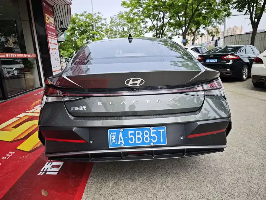 Hyundai Elantra Elantra 2023 1.5L CVT LUX Premium Edition 2024 — миниатюра 5