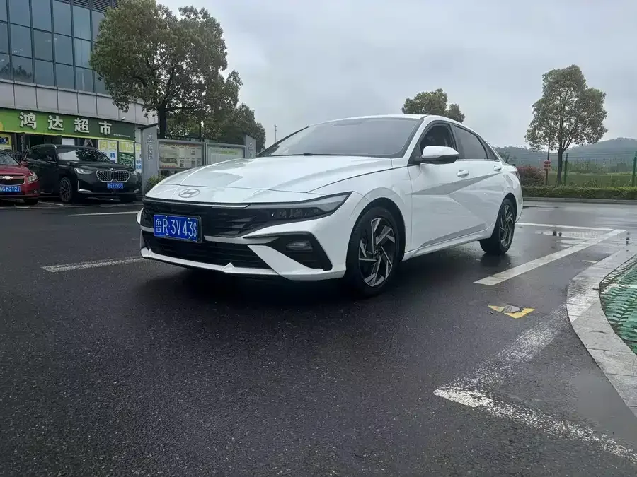 Hyundai Elantra 2025