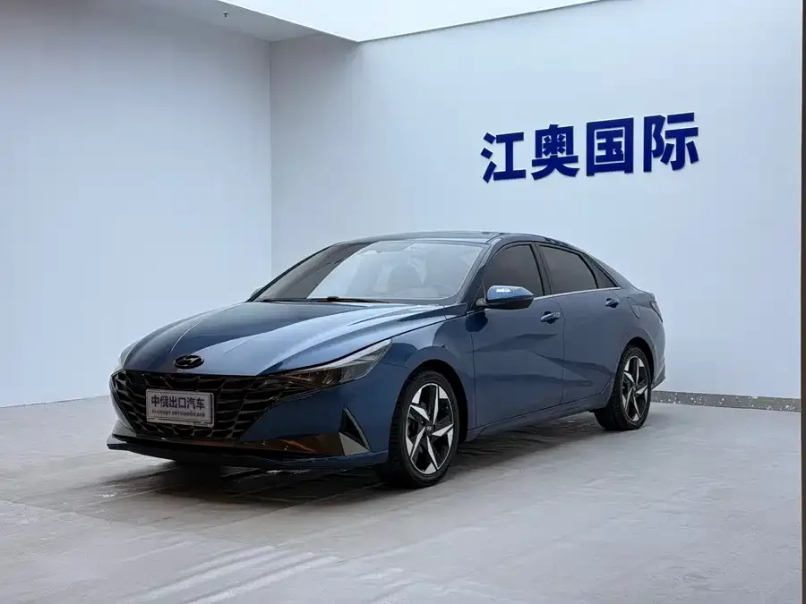 Hyundai Elantra Elantra 2021 1.5L CVT LUX Premium Edition 2022 — фото 1, купить с доставкой в Москву