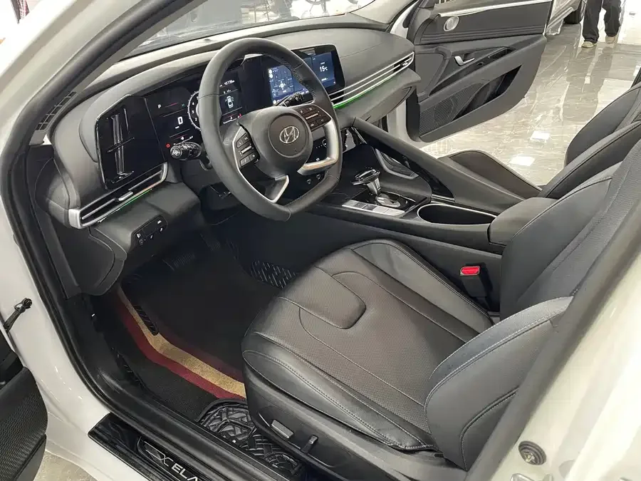 Hyundai Elantra Elantra 2022 1.5L CVT LUX Premium Edition 2022 — миниатюра 2
