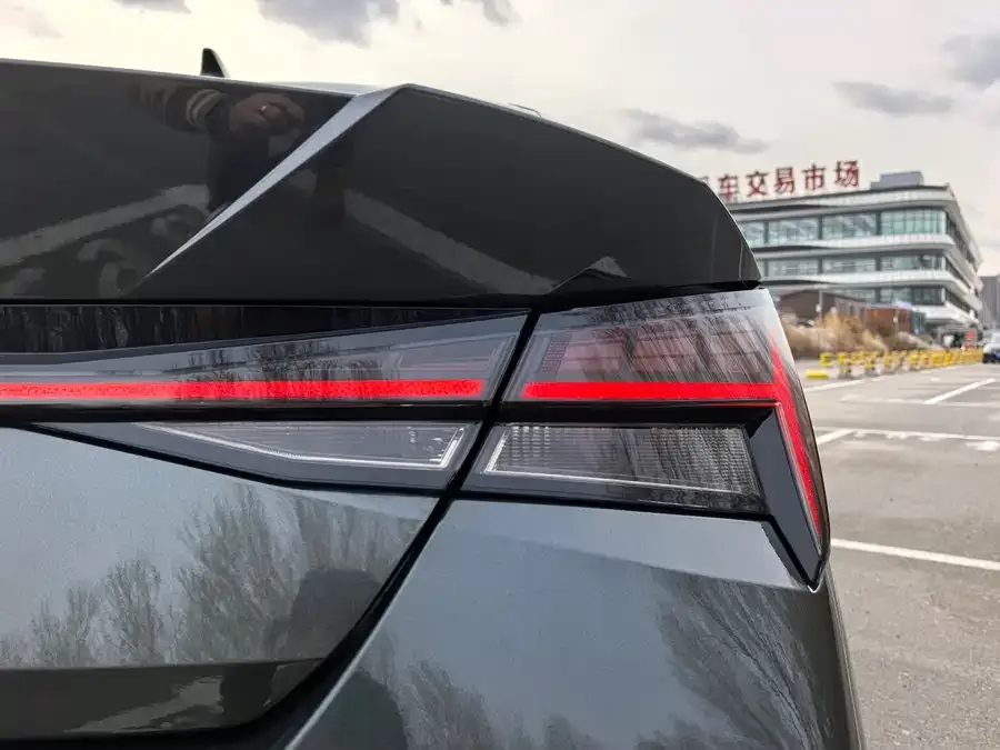 Hyundai Elantra Elantra 2023 1.5L CVT LUX Premium Edition 2023 — миниатюра 2