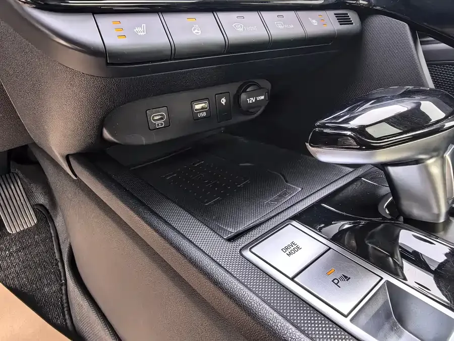 Hyundai Elantra Elantra 2023 1.5L CVT LUX Premium Edition 2023 — миниатюра 5