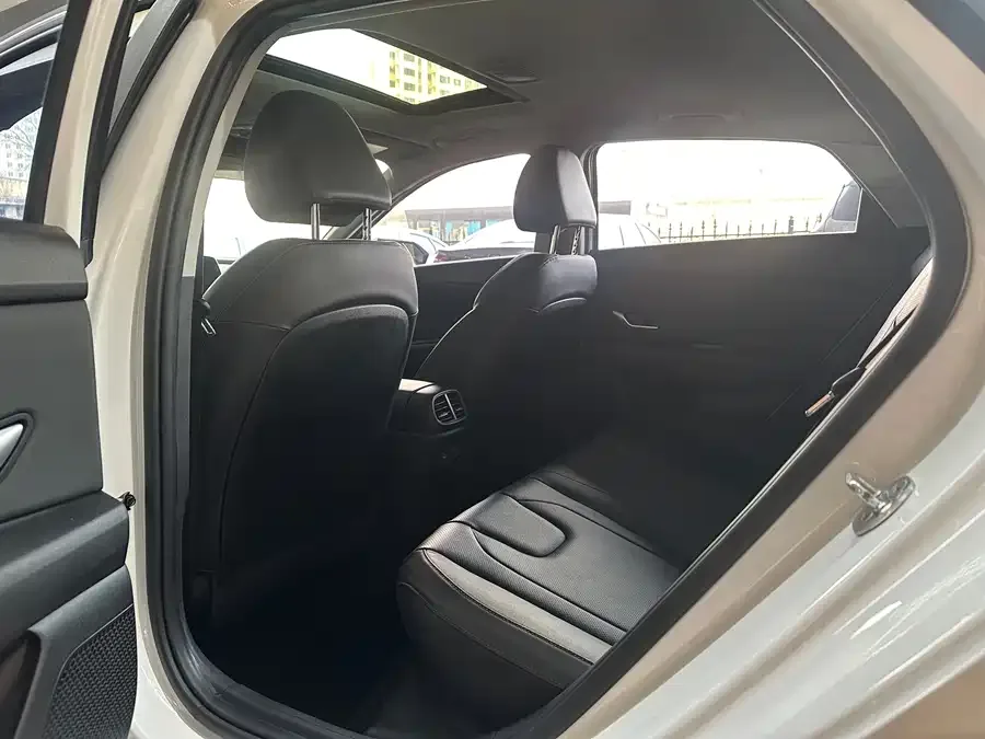 Hyundai Elantra Elantra 2022 1.5L CVT LUX Premium Edition 2023 — миниатюра 2