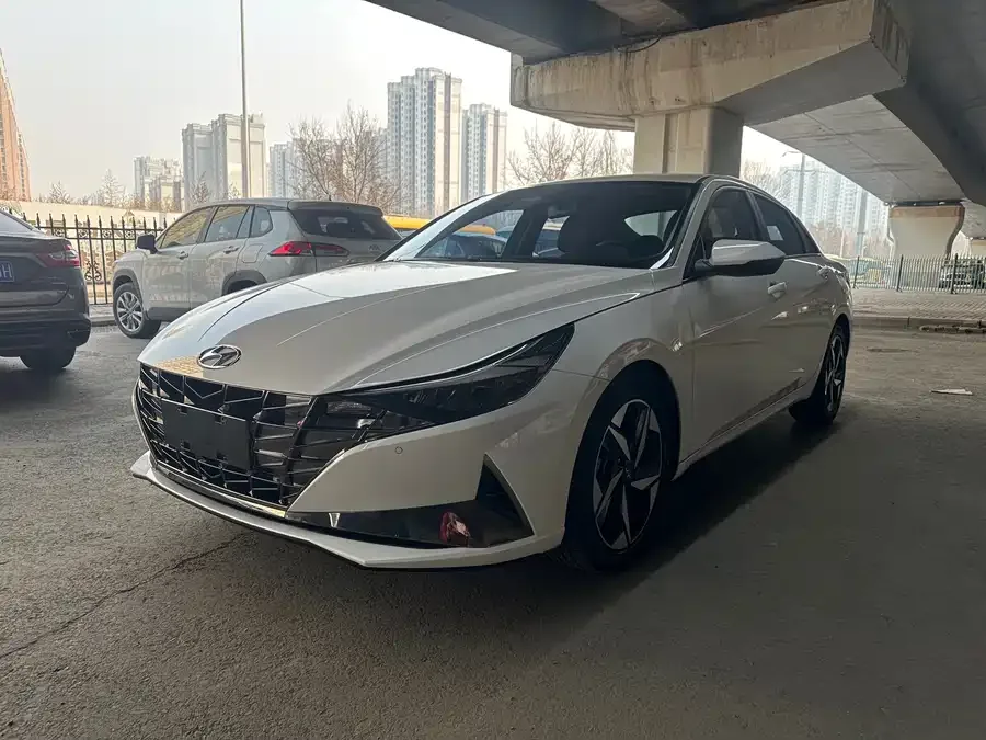 Hyundai Elantra Elantra 2022 1.5L CVT LUX Premium Edition 2023 — фото 1, купить с доставкой в Москву