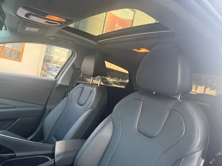 Hyundai Elantra Elantra 2023 1.5L CVT LUX Premium Edition 2024 — миниатюра 4