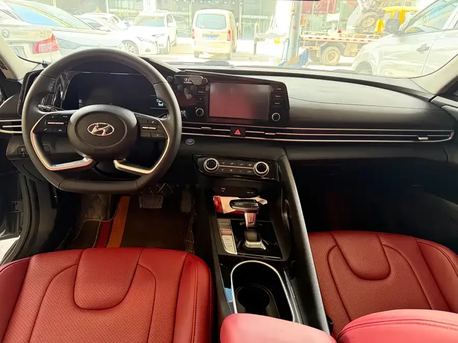 Hyundai Elantra Elantra 2023 1.5L CVT LUX Premium Edition 2023 — миниатюра 2