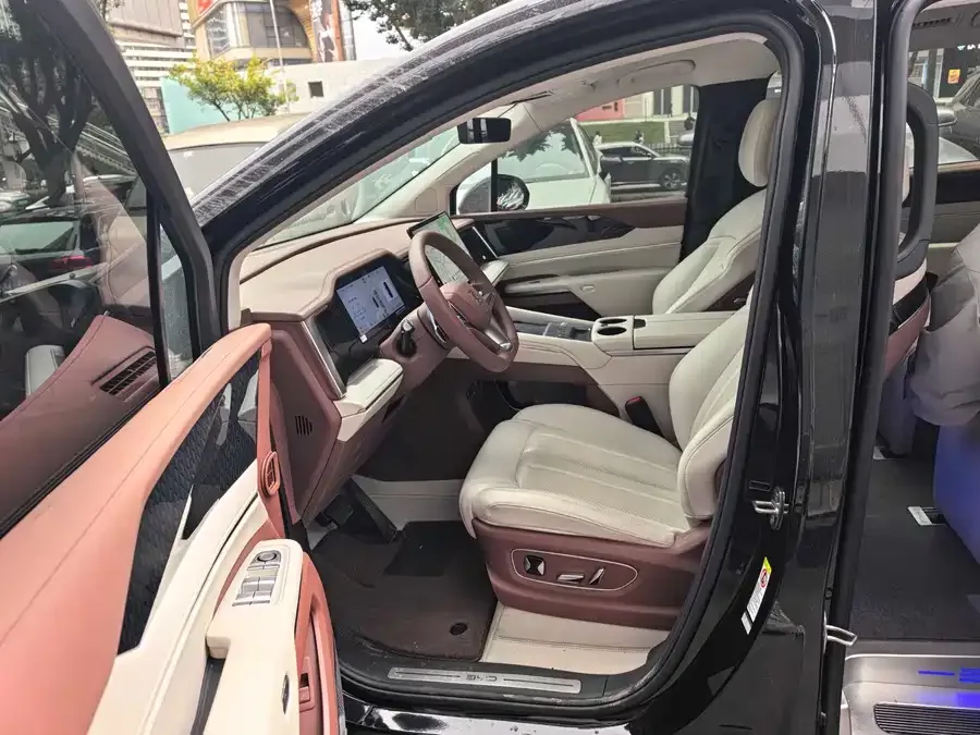 BYD summer Summer 2025 DM-i 1.5T 180km Excellence 2025 — миниатюра 4