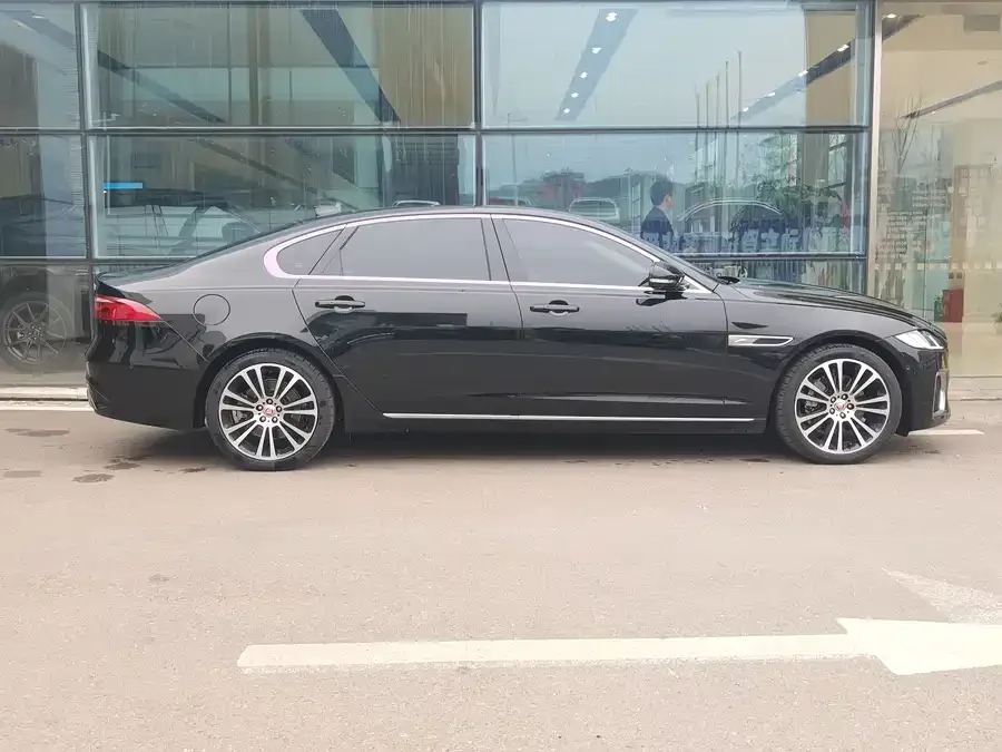 Jaguar XFL 2024 2.0T P250 2WD Luxury Edition 2025 — миниатюра 3