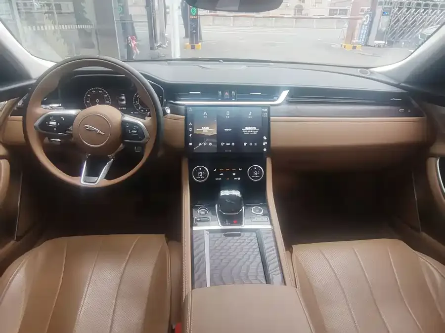 Jaguar XFL 2024 2.0T P250 2WD Luxury Edition 2025 — миниатюра 4