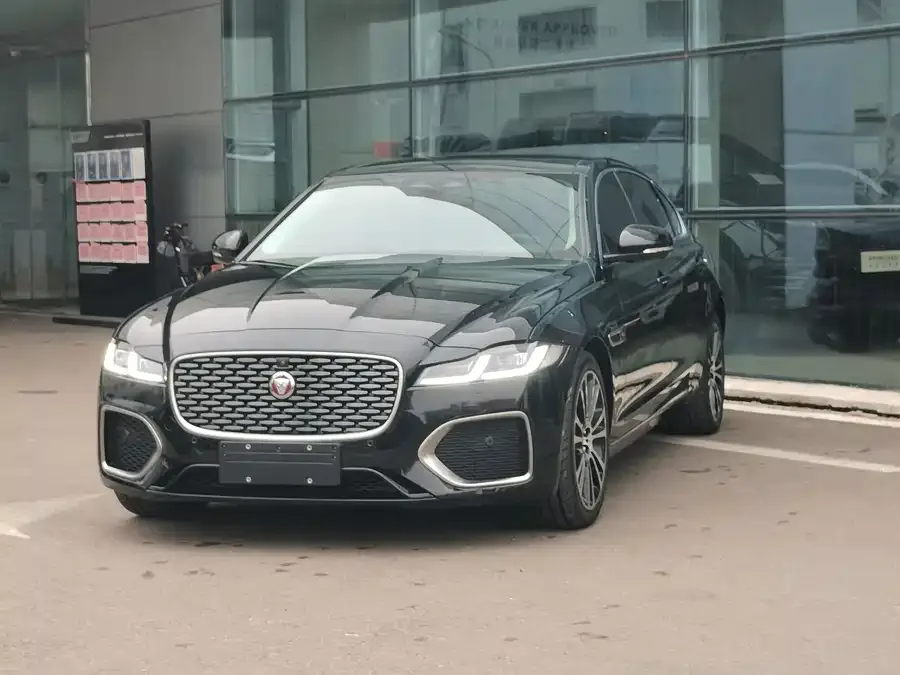Jaguar XFL 2024 2.0T P250 2WD Luxury Edition 2025 — фото 1, купить с доставкой в Москву