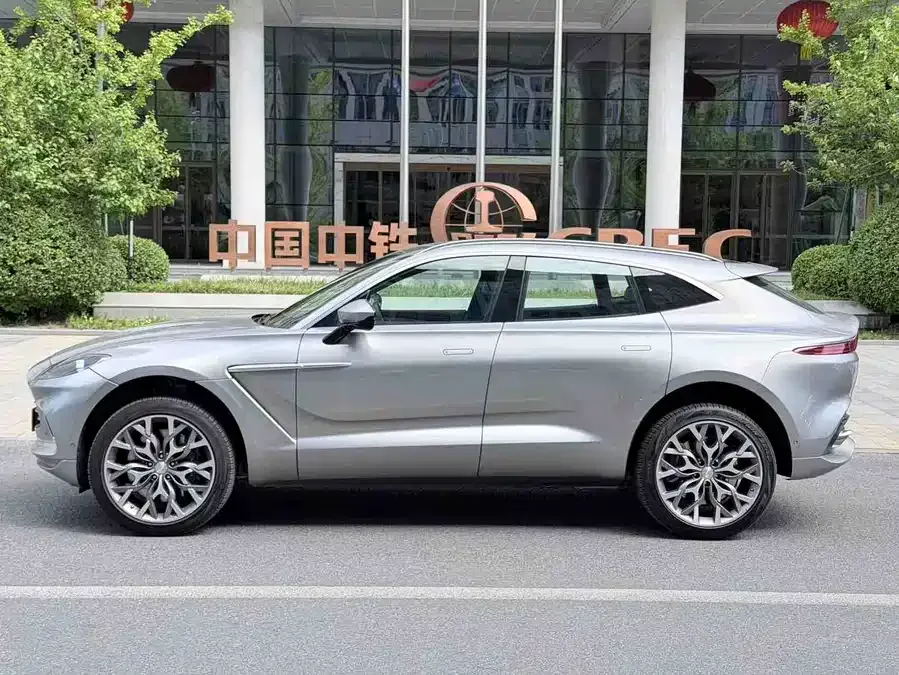 Aston Martin DBX 2023 3.0T STRAIGHT-SIX 2023 — миниатюра 2