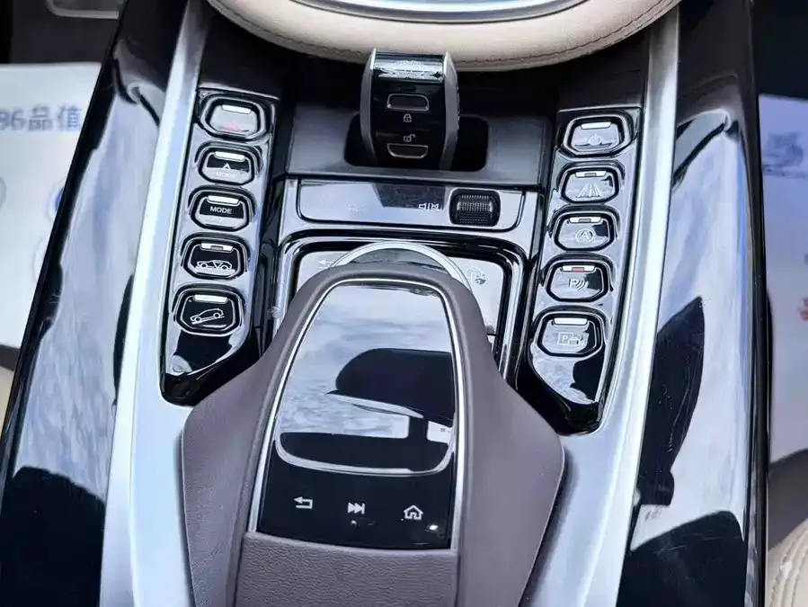 Aston Martin DBX 2023 3.0T STRAIGHT-SIX 2023 — миниатюра 4