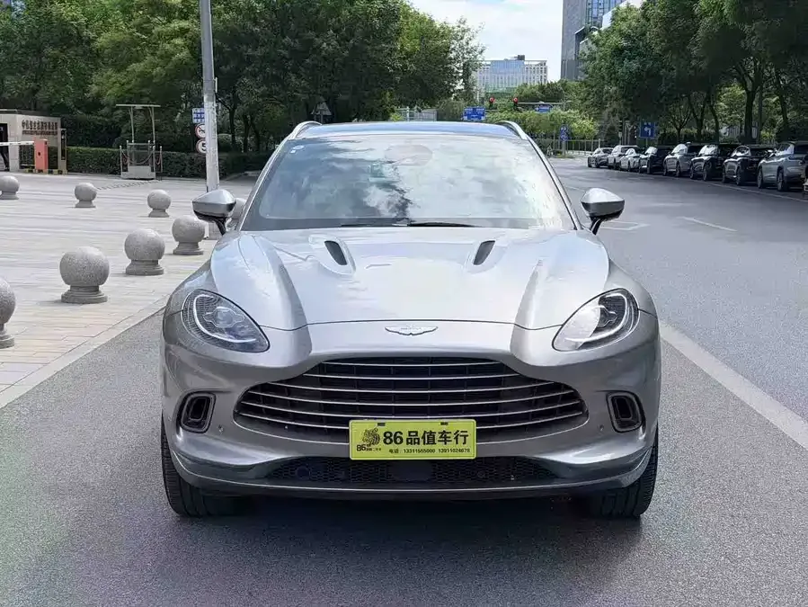 Aston Martin DBX 2023