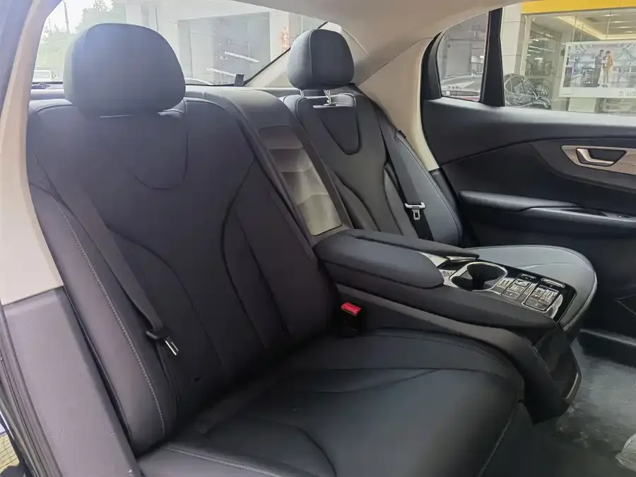 Hongqi E-QM5 Hongqi E-QM5 2021 online charging basic version 4 seats 2026 — миниатюра 5