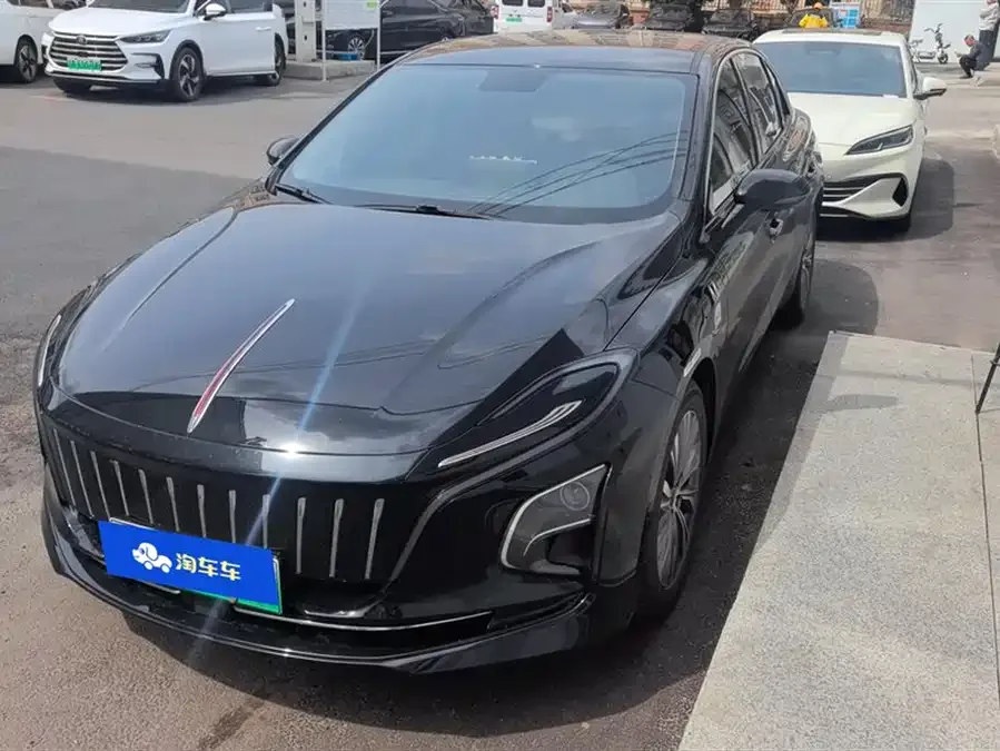 Hongqi E-QM5 Hongqi E-QM5 2023 620km PLUS 2024 — фото 1, купить с доставкой в Москву