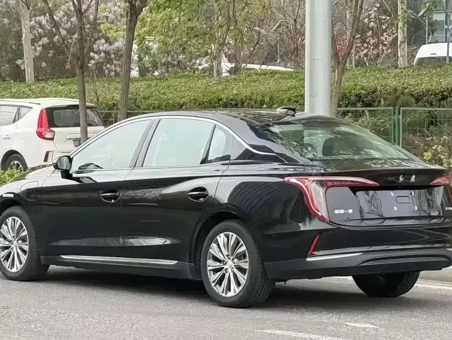 Hongqi E-QM5 Hongqi E-QM5 2025 500KM Travel Edition 2024 — миниатюра 4