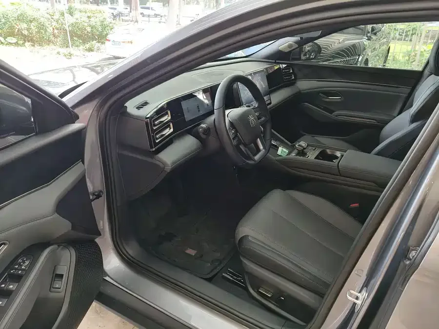 BYD Qin L Qin L 2025 DM-i Intelligent Driving Edition 120KM Leading Edition 2025 — миниатюра 2